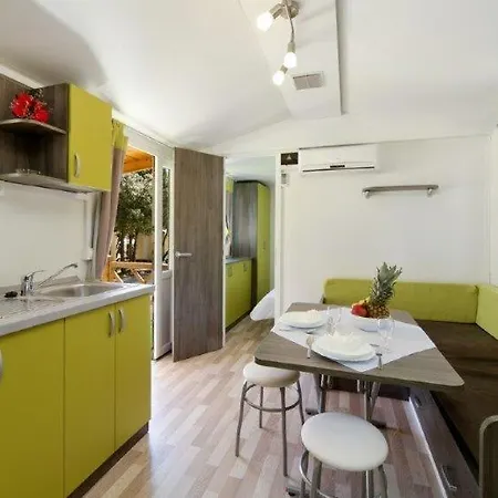 Mobile Homes Lussmarin منتزه العطل مالي لوشينغْ